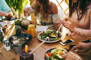 10 Tips for Choosing Healthy Food at Restaurants